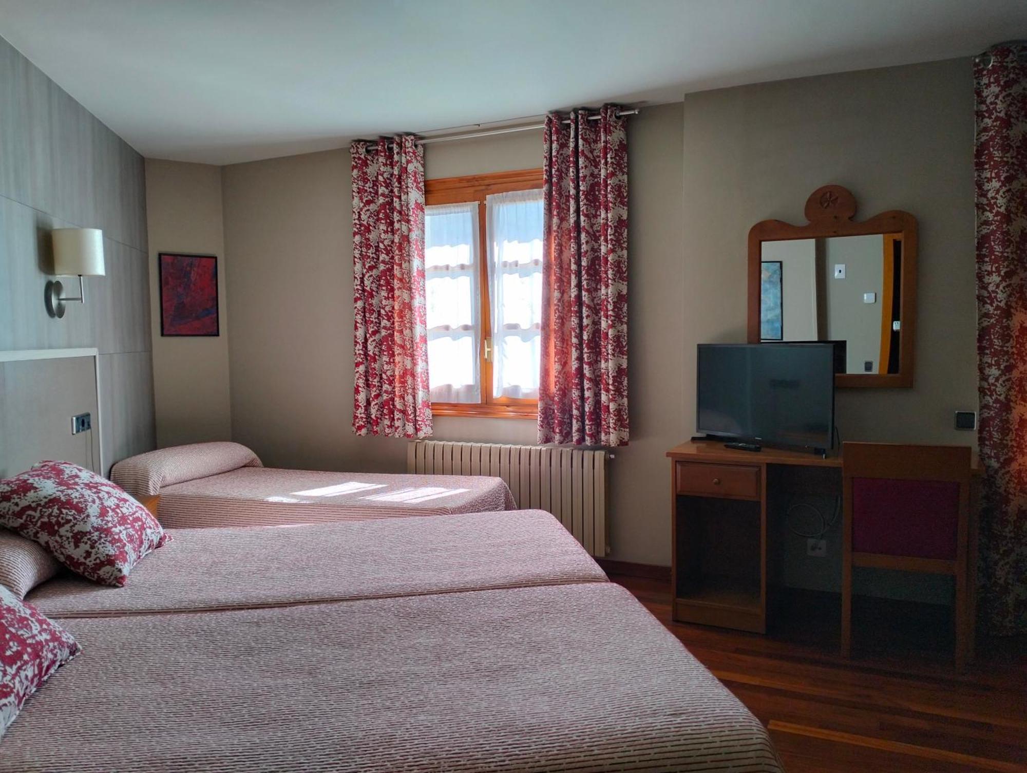 Hotel Aragueells Benasque Esterno foto