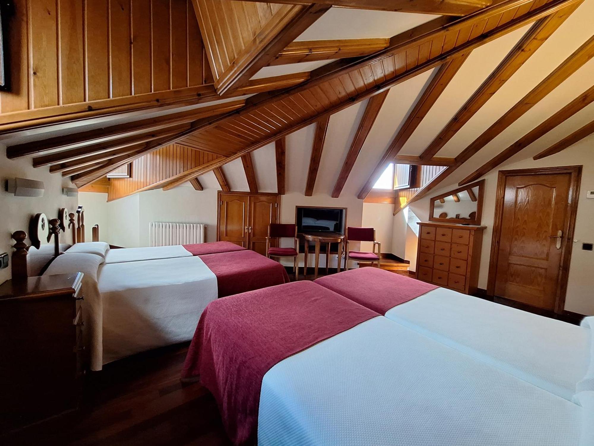 Hotel Aragueells Benasque Esterno foto
